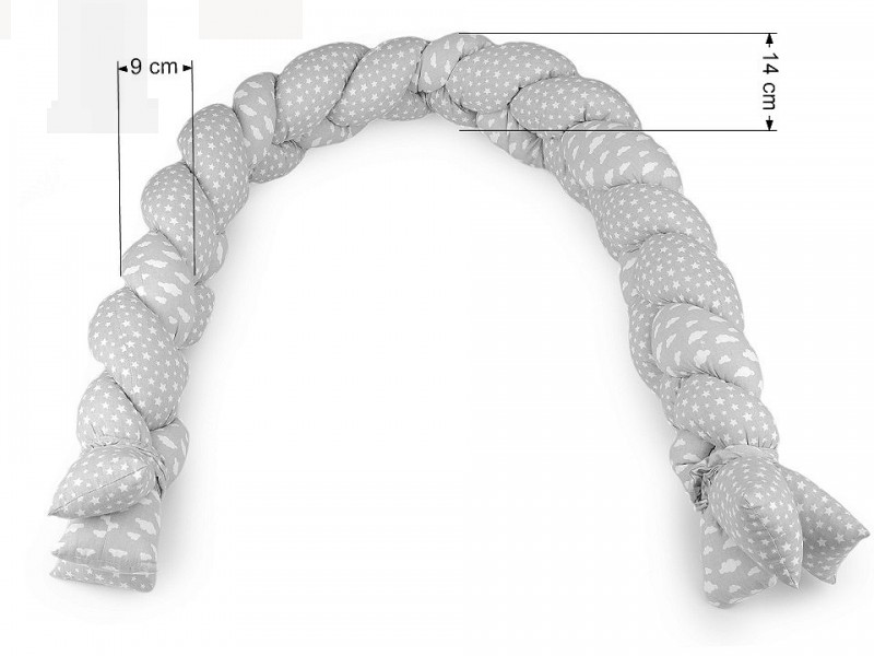   Nestchen Bettumrandung ins Babybett geflochten