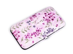 Maniküre im Etui mit Blumen 