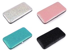 Maniküre im Etui mit Glitter 