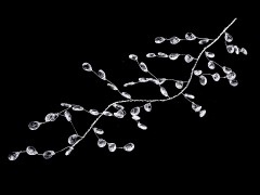 Zweig mit geschliffenen Perlen kranze